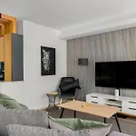 La Fayette Top Floor Apartment