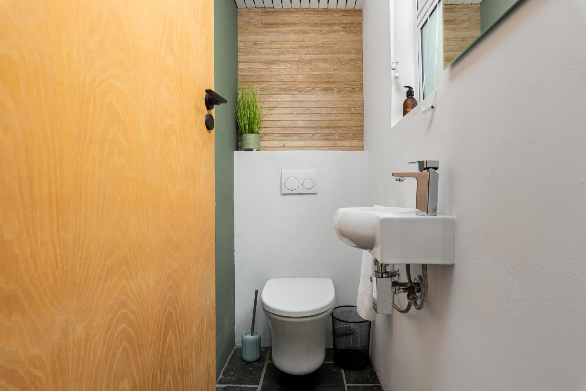 La Fayette Floor Apartment